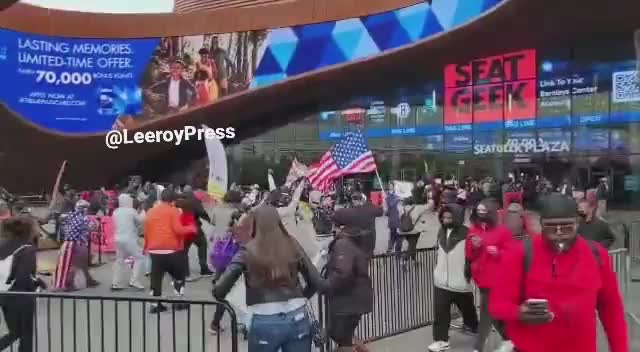 Leeroy Johnson - At the Barclay's center in Brooklyn NY. Blm teams up with the freedom rally protesters against the mandates and storm the doors of the Barclay's center in support of Ky...